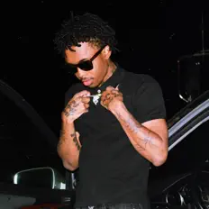 Ascolta Dakota Sosa Dee Sama, guarda video musicali, leggi la biografia, vedi le date del tour & altro!