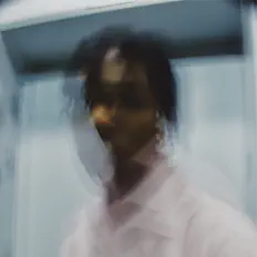 Maison सुनें, म्यूज़िक वीडियो देखें, बायो पढ़ें, दौरे की तारीखें और बहुत कुछ देखें!