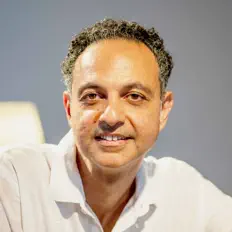 Doron Kimaを聴いたり、ミュージックビデオを鑑賞したり、経歴やツアー日程などを確認したりしましょう！