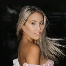 Ouve Isabelle Stern, vê vídeos de música, lê a biografia, vê as datas da digressão e muito mais!