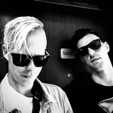 Poslechněte si interpreta 09LA8, sledujte hudební videa, přečtěte si životopis, podívejte se na data turné a další informace.