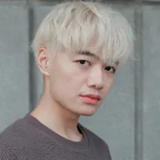 Posłuchaj wykonawcy Kray, obejrzyj teledyski, przeczytaj biografię, zobacz daty tras koncertowych i nie tylko!