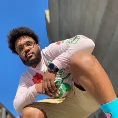 Luister naar Darrien James, bekijk muziekvideo's, lees de bio, bekijk de tourdata, en meer!