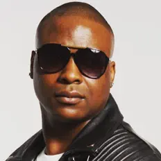 聆聽 Ian Alex、觀看音樂影片、閱讀小傳、查看巡演日期等！