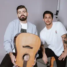 Hör dir Fugaz an, schau dir Musikvideos an, lies die Biografie, finde Tourdaten und mehr!