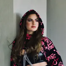 Ascolta Bernalú, guarda video musicali, leggi la biografia, vedi le date del tour & altro!