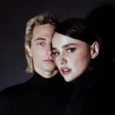 Ouça Eternal Crush, assista a videoclipes, leia a biografia, veja as datas das turnês e mais!