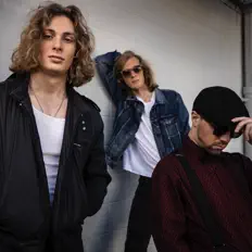 Ascolta Infinite Eights, guarda video musicali, leggi la biografia, vedi le date del tour & altro!