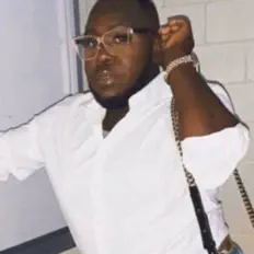 Ascolta Karamelo, guarda video musicali, leggi la biografia, vedi le date del tour & altro!