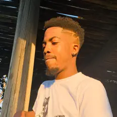 Mikey Nashを聴いたり、ミュージックビデオを鑑賞したり、経歴やツアー日程などを確認したりしましょう！