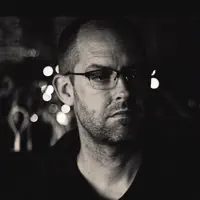 Poslechněte si interpreta undefined, sledujte hudební videa, přečtěte si životopis, podívejte se na data turné a další informace.