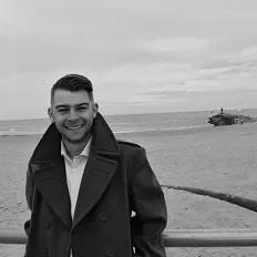 Escucha a Robbie Bradshaw, mira videos musicales, lee su biografía, consulta las fechas de las gira y más.