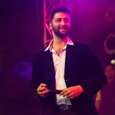 收听 Siddharth Amit Bhavsar、观看音乐视频、阅读小传、查看巡演日期等 ！