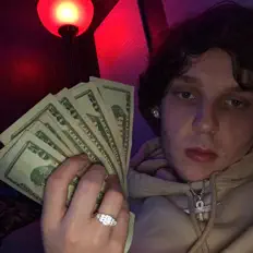 Luister naar NoTabs, bekijk muziekvideo's, lees de bio, bekijk de tourdata, en meer!