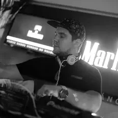 DJ Chapu सुनें, म्यूज़िक वीडियो देखें, बायो पढ़ें, दौरे की तारीखें और बहुत कुछ देखें!