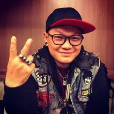 收听 Skunxx、观看音乐视频、阅读小传、查看巡演日期等 ！