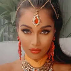 收听 Rosette、观看音乐视频、阅读小传、查看巡演日期等 ！