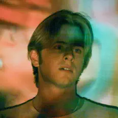 聆聽 Mistrust、觀看音樂影片、閱讀小傳、查看巡演日期等！