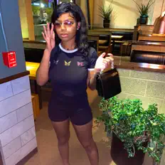 Le'naを聴いたり、ミュージックビデオを鑑賞したり、経歴やツアー日程などを確認したりしましょう！