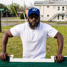 聆聽 DEBFRESH、觀看音樂影片、閱讀小傳、查看巡演日期等！