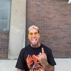 收听 J.Fernandez、观看音乐视频、阅读小传、查看巡演日期等 ！