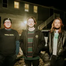 Bicycle Innを聴いたり、ミュージックビデオを鑑賞したり、経歴やツアー日程などを確認したりしましょう！