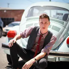 收听 Clew、观看音乐视频、阅读小传、查看巡演日期等 ！