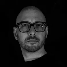 The Doberman Clubを聴いたり、ミュージックビデオを鑑賞したり、経歴やツアー日程などを確認したりしましょう！