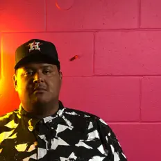 Poslechněte si interpreta Cardy, sledujte hudební videa, přečtěte si životopis, podívejte se na data turné a další informace.