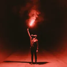 Code Red Riot सुनें, म्यूज़िक वीडियो देखें, बायो पढ़ें, दौरे की तारीखें और बहुत कुछ देखें!