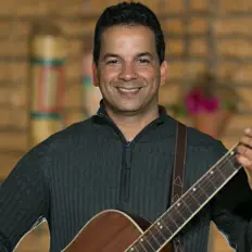 Ouve Thomaz Oliveira, vê vídeos de música, lê a biografia, vê as datas da digressão e muito mais!