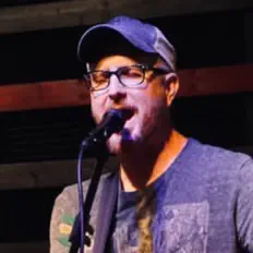 Ouve Andrew Guarnera, vê vídeos de música, lê a biografia, vê as datas da digressão e muito mais!