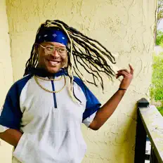 AnTwezzy सुनें, म्यूज़िक वीडियो देखें, बायो पढ़ें, दौरे की तारीखें और बहुत कुछ देखें!