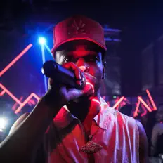 Bino Diego सुनें, म्यूज़िक वीडियो देखें, बायो पढ़ें, दौरे की तारीखें और बहुत कुछ देखें!