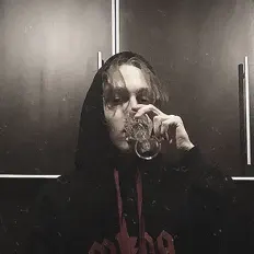 Escucha a YNG LAV, mira videos musicales, lee su biografía, consulta las fechas de las gira y más.