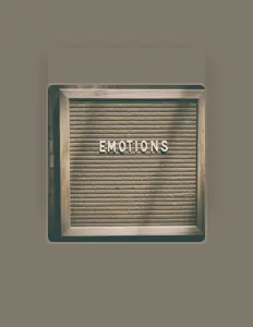 聆聽 NeverMore、觀看音樂影片、閱讀小傳、查看巡演日期等！