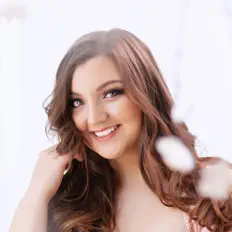 Dengarkan Carly Rhoades, tonton video musik, baca bio, lihat tanggal tur & lainnya!