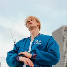 Escucha a Cody Randall, mira videos musicales, lee su biografía, consulta las fechas de las gira y más.