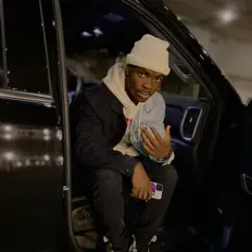 聆聽 Vtae、觀看音樂影片、閱讀小傳、查看巡演日期等！