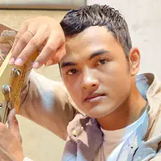 Escucha a លោក ពូ, mira videos musicales, lee su biografía, consulta las fechas de las gira y más.