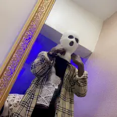 聆聽 2weird、觀看音樂影片、閱讀小傳、查看巡演日期等！
