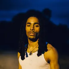 聆聽 Brio.、觀看音樂影片、閱讀小傳、查看巡演日期等！