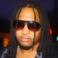 聆聽 KAB、觀看音樂影片、閱讀小傳、查看巡演日期等！