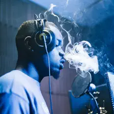 Dengarkan Blue, tonton video musik, baca bio, lihat tanggal tur & lainnya!