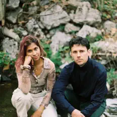 收听 Felt Out、观看音乐视频、阅读小传、查看巡演日期等 ！