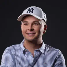 Hör dir DJ Heini an, schau dir Musikvideos an, lies die Biografie, finde Tourdaten und mehr!