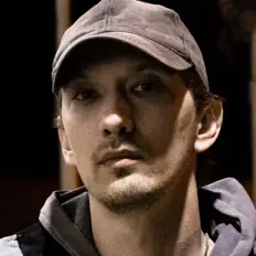 Hör dir Dejsa an, schau dir Musikvideos an, lies die Biografie, finde Tourdaten und mehr!