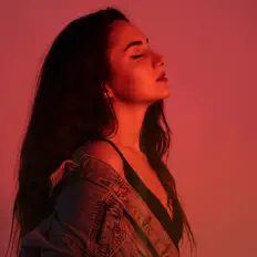 Ακούστε περιεχόμενο από İlayda Erenler, παρακολουθήστε μουσικά βίντεο, διαβάστε το βιογραφικό, δείτε ημερομηνίες περιοδείας, και πολλά ακόμη!