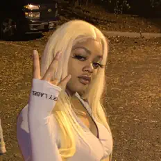 LadyReddd dinle, müzik videolarını izle, biyografisini oku, tur tarihlerini ve daha fazlasını gör!