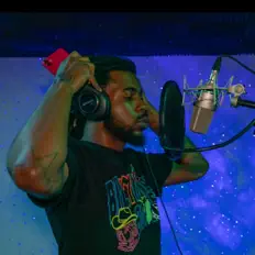 Poslechněte si interpreta AK, sledujte hudební videa, přečtěte si životopis, podívejte se na data turné a další informace.